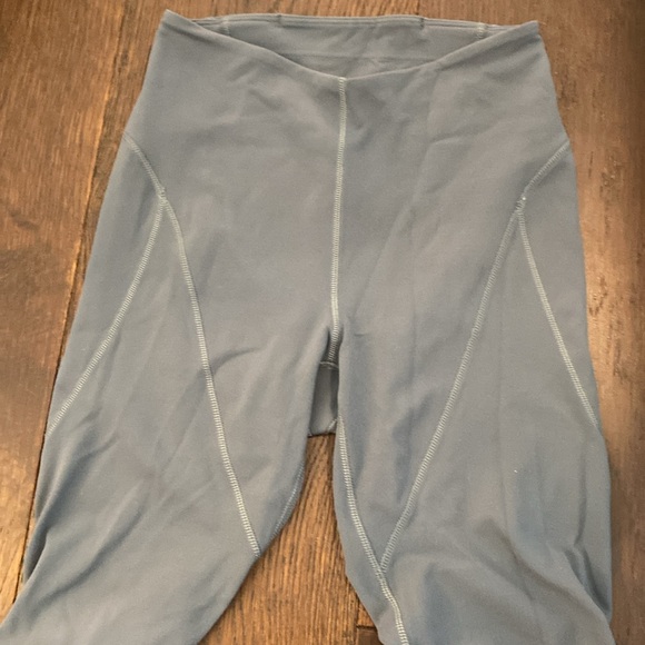 Lab 25inch lululemon leggings - Picture 3 of 3